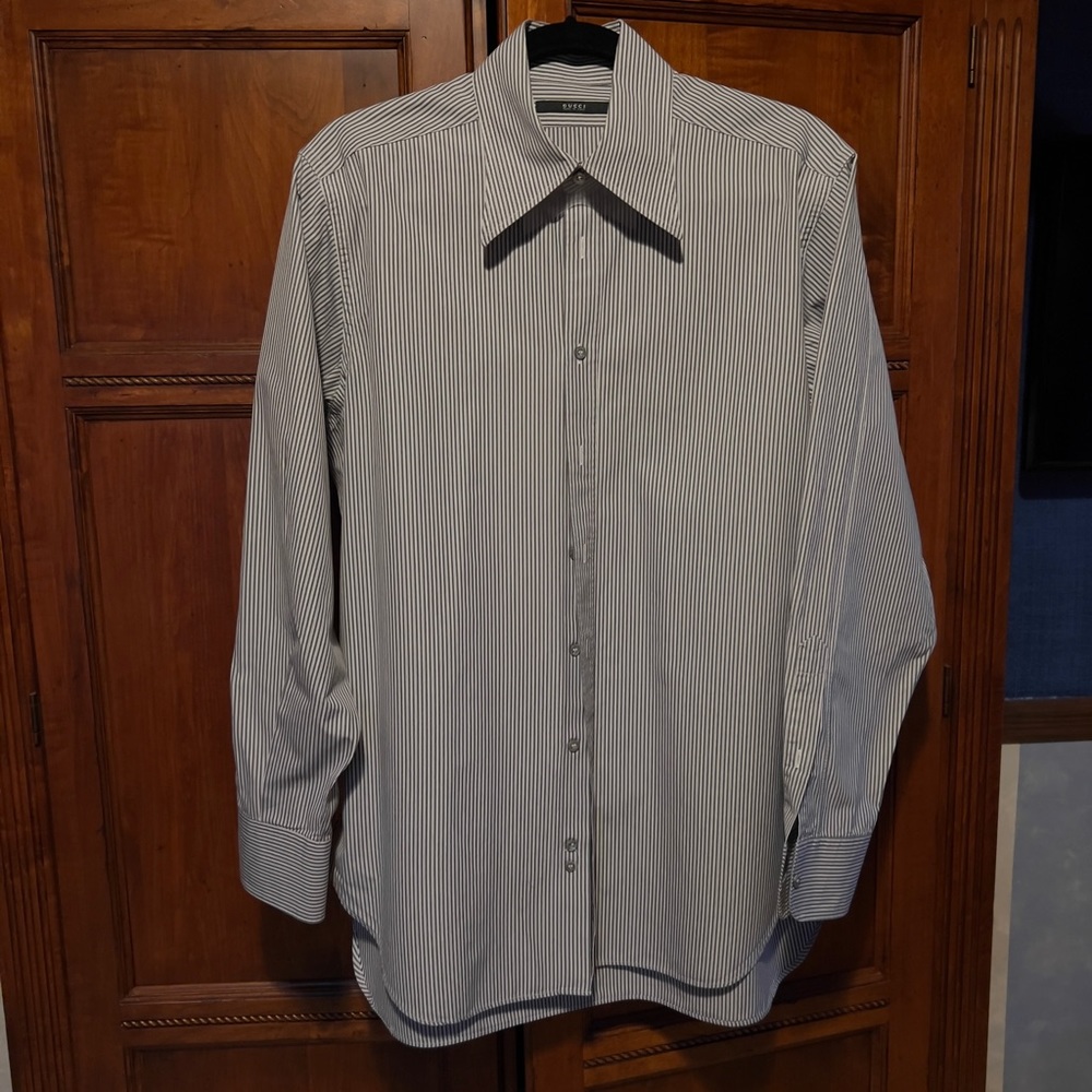 Men’s Gucci grey striped dress shirt. Size 42/16.5